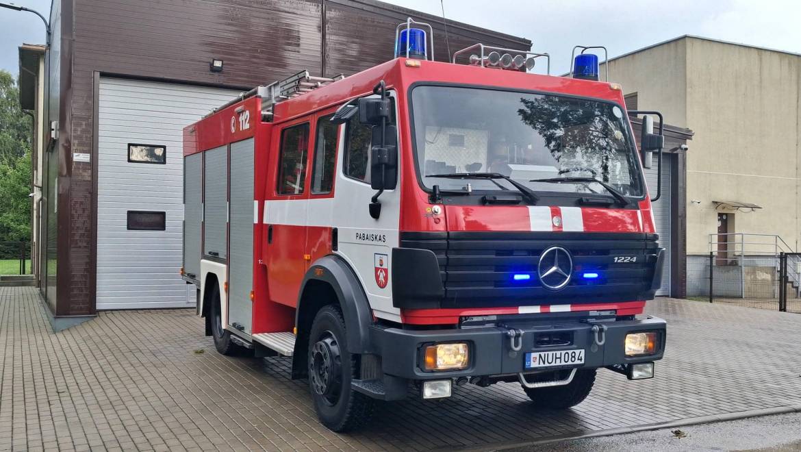 Ukmergės rajono savivaldybės priešgaisrinės tarnybos ugniagesiams gelbėtojams – naujas gaisrinis automobilis